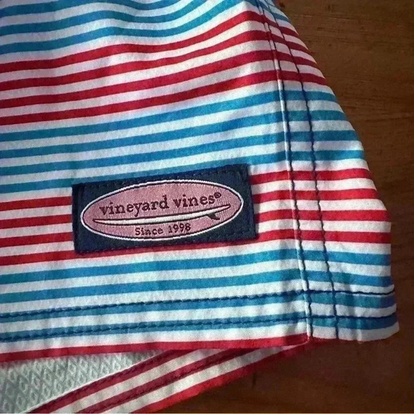 Vineyard Vines board shorts size 28 - Picture 2 of 9